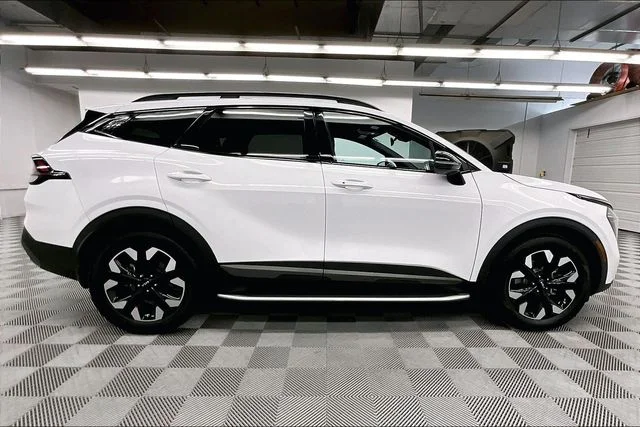 Used 2023 Glacial White Pearl Kia X-Line image 15