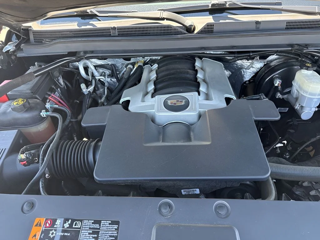 Used 2018  Cadillac Premium Luxury image 37