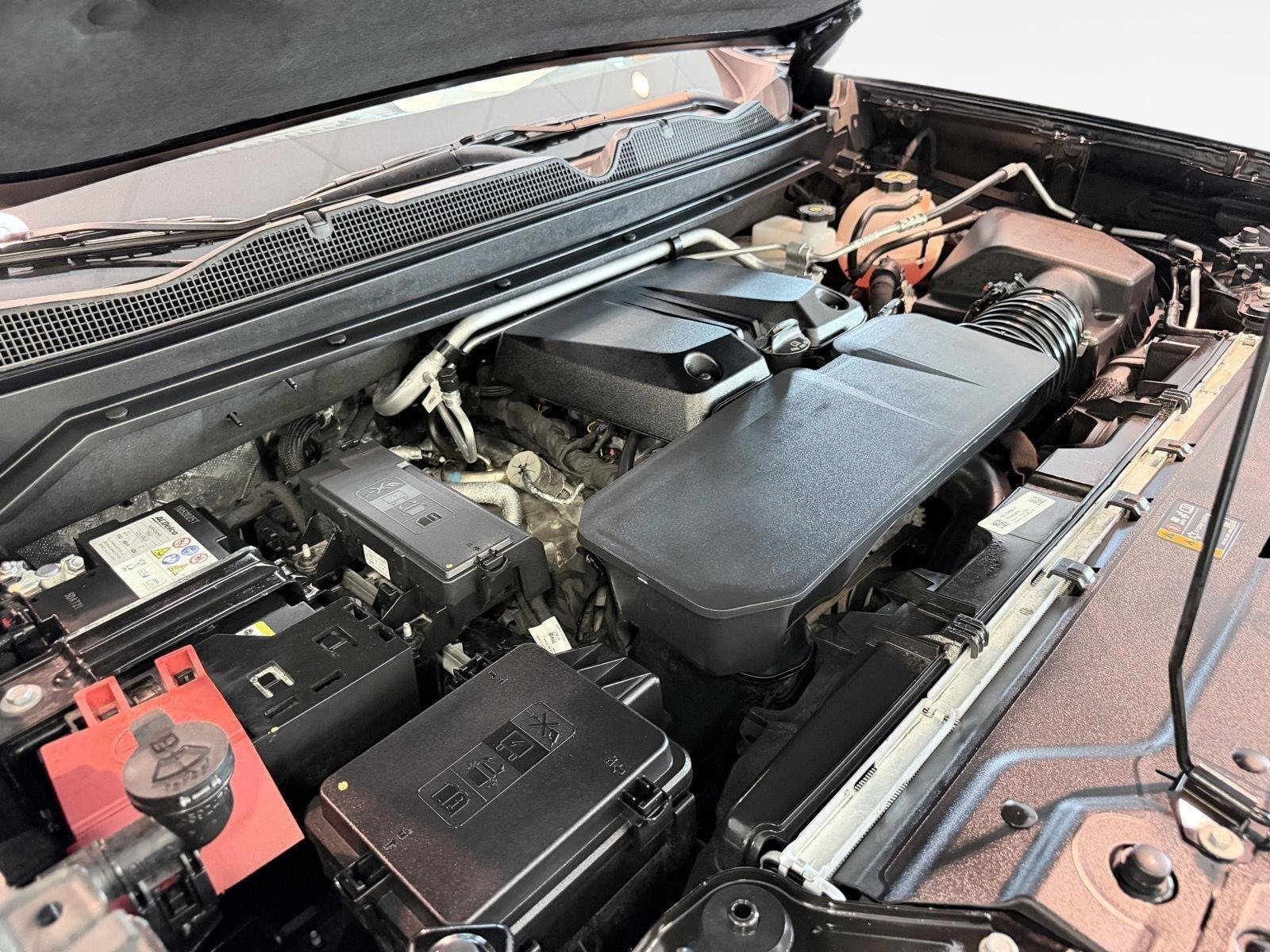 Used 2025 Onyx Black GMC Elevation image 52