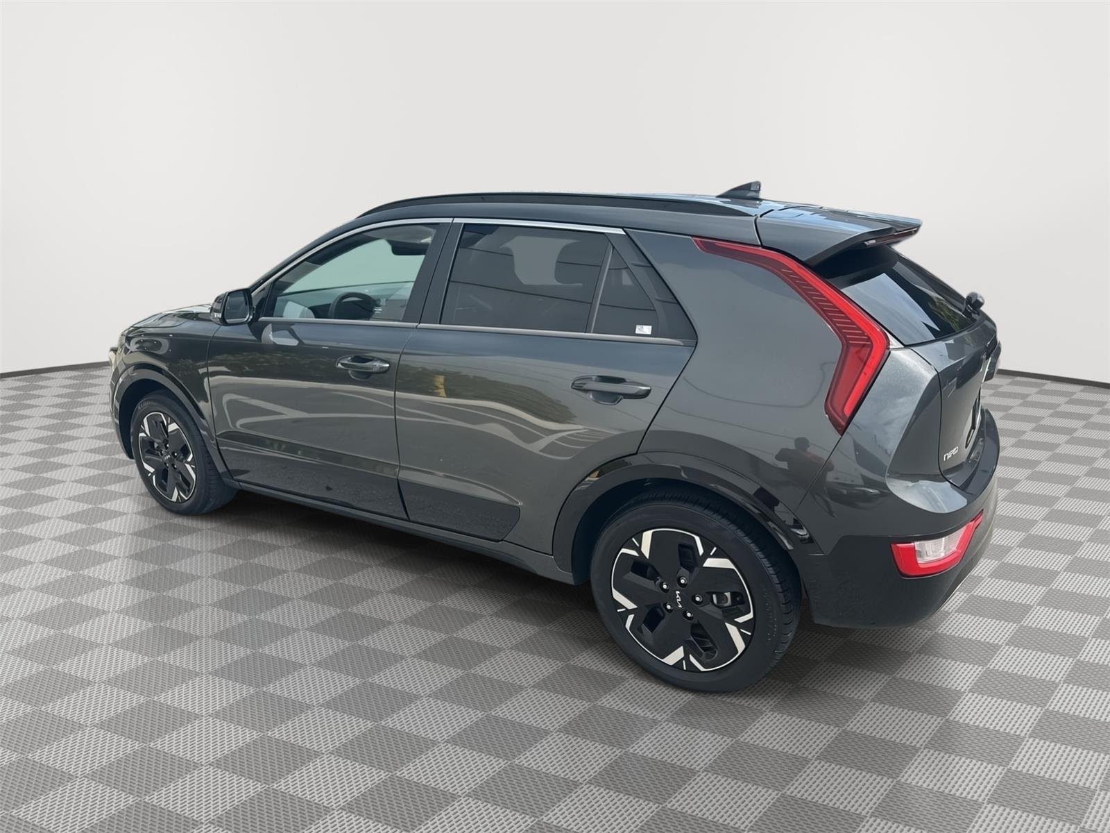 Used 2024 Graphite Gray Kia Wind image 6