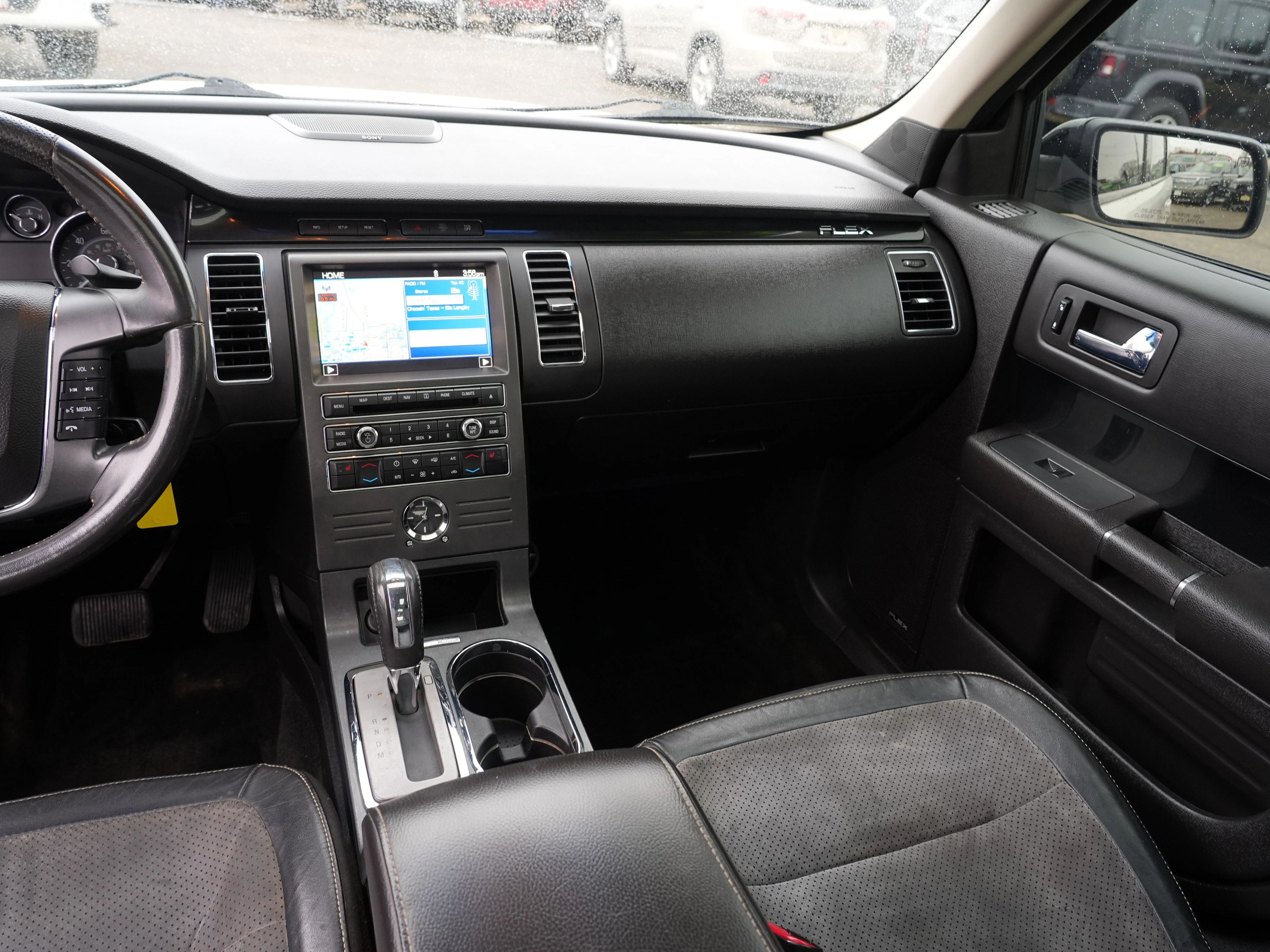 2011 Ford Flex Titanium - Photo 20