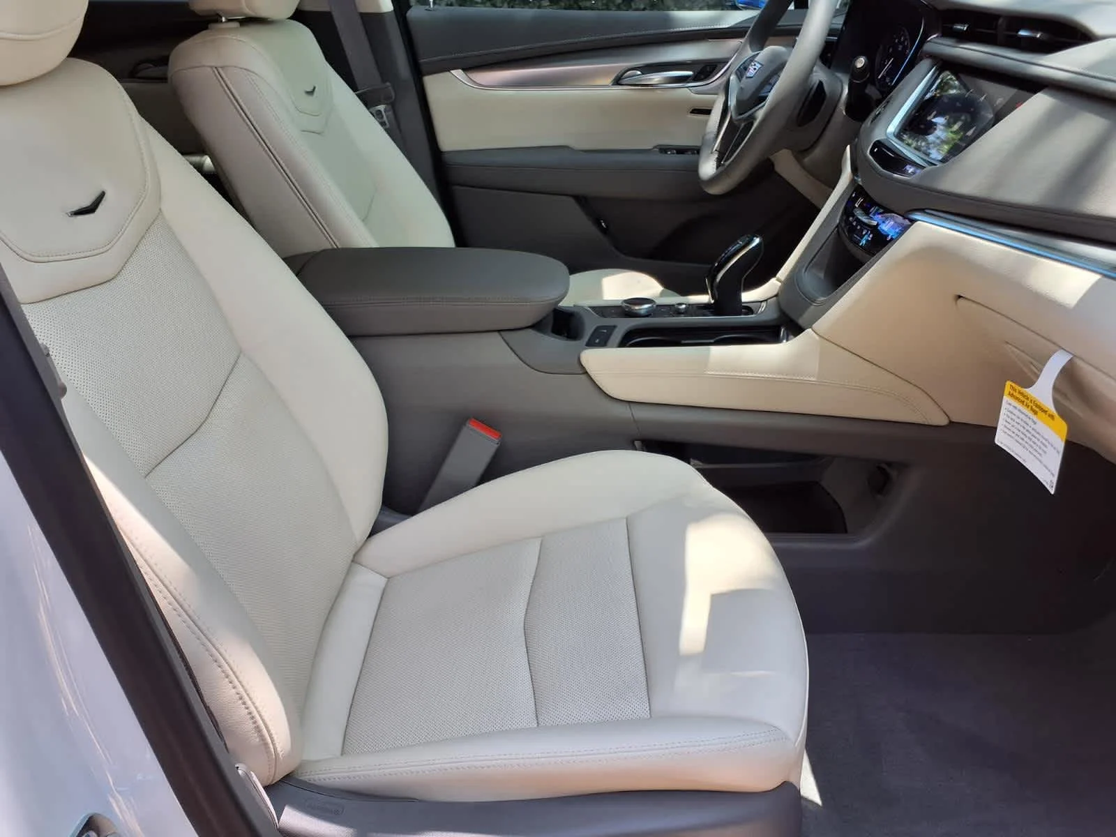 New 2026 Crystal White Tricoat Cadillac Premium Luxury image 10