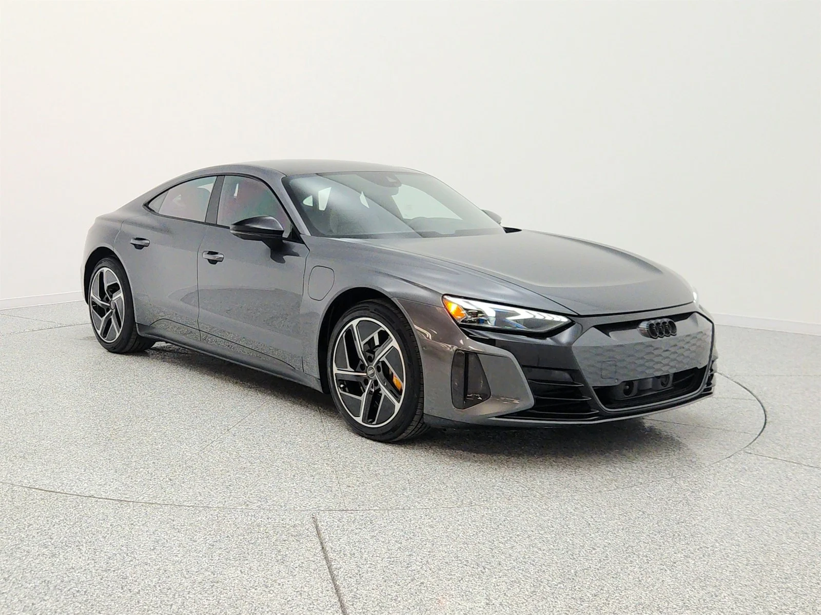 Used 2024 Daytona Gray Pearl Effect Audi quattro image 3