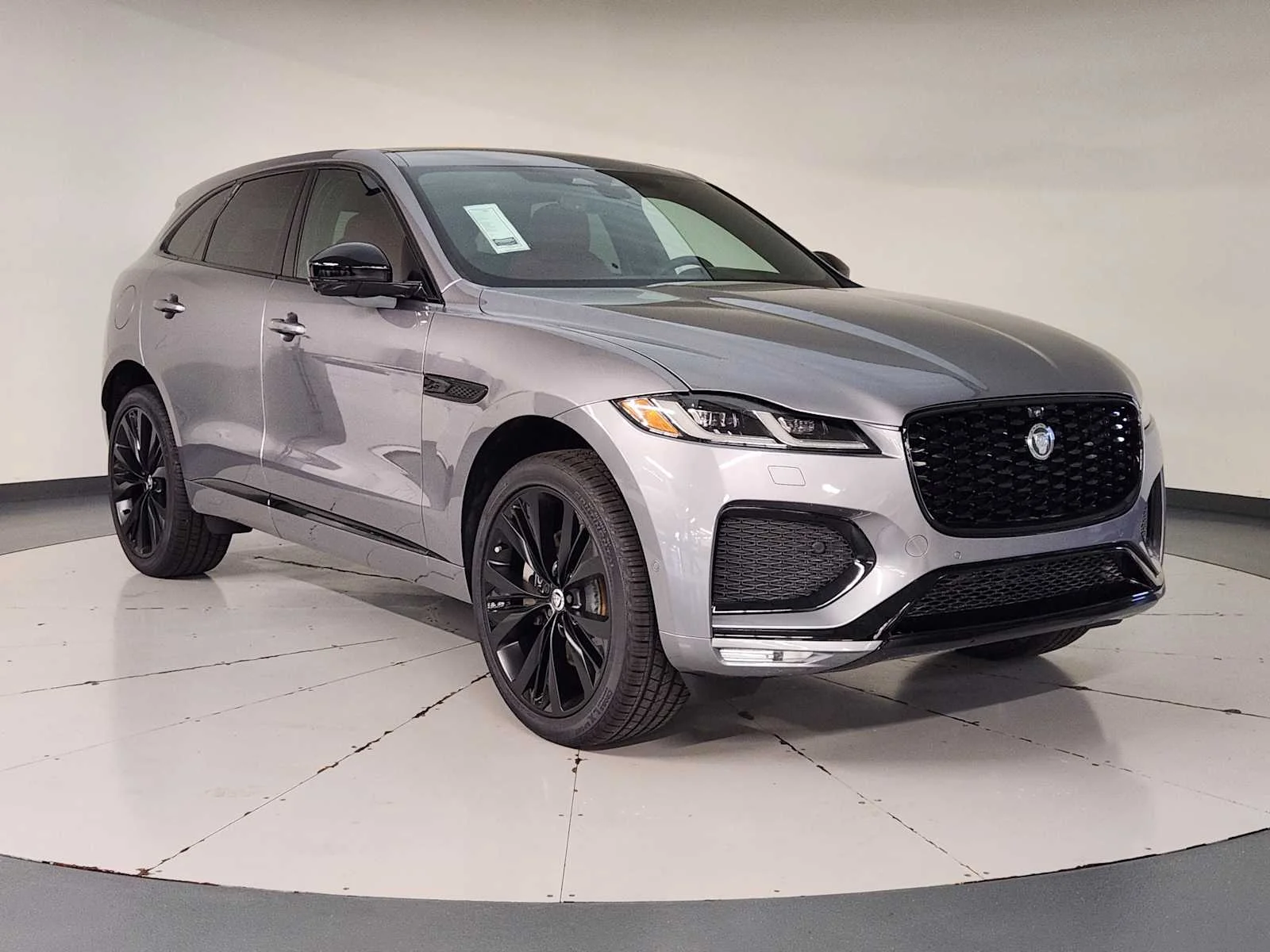 New 2026 Eiger Grey Metallic Jaguar R-Dynamic S image 11