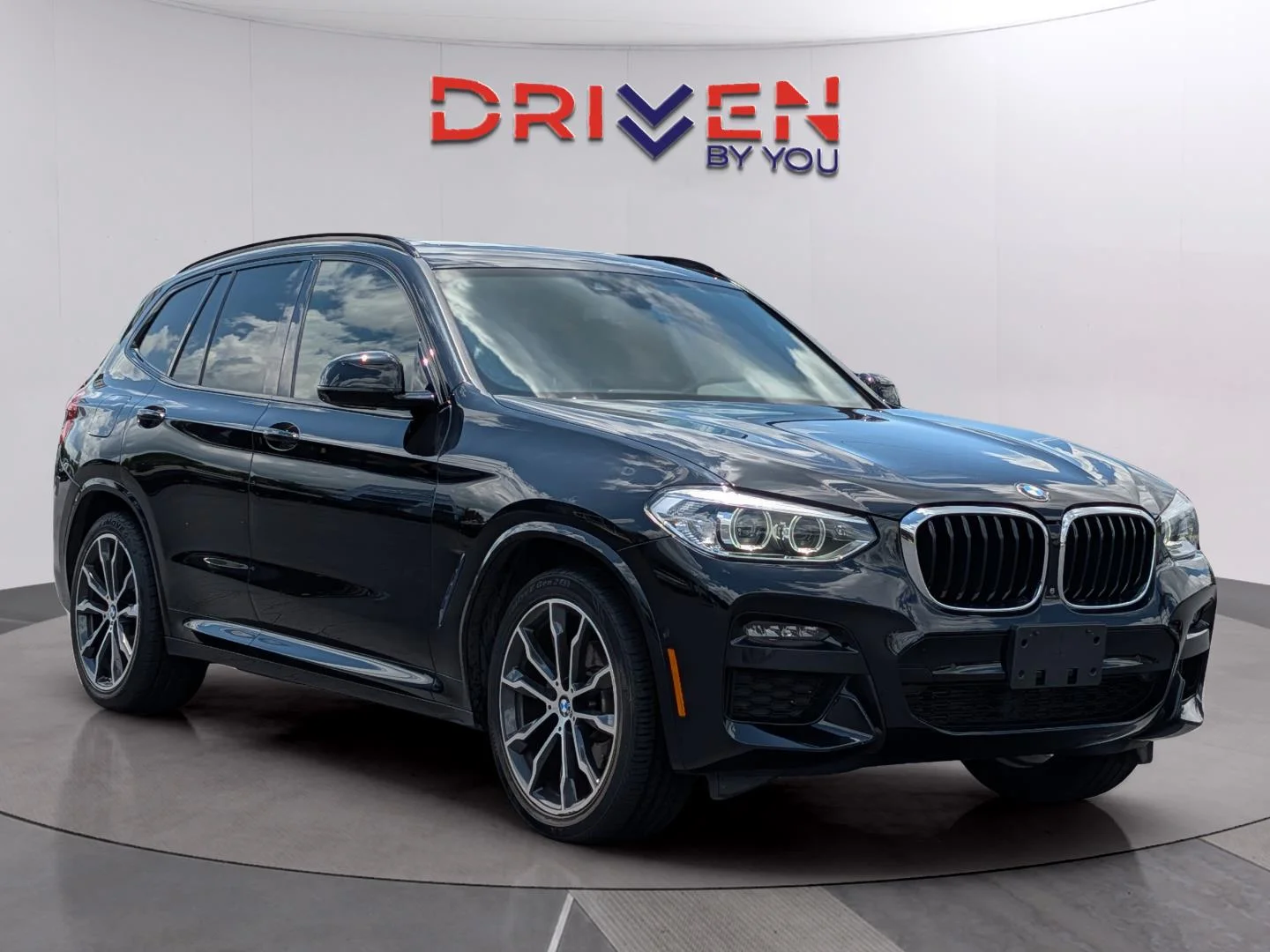 Used 2020 Black Sapphire Metallic BMW sDrive30i image 7