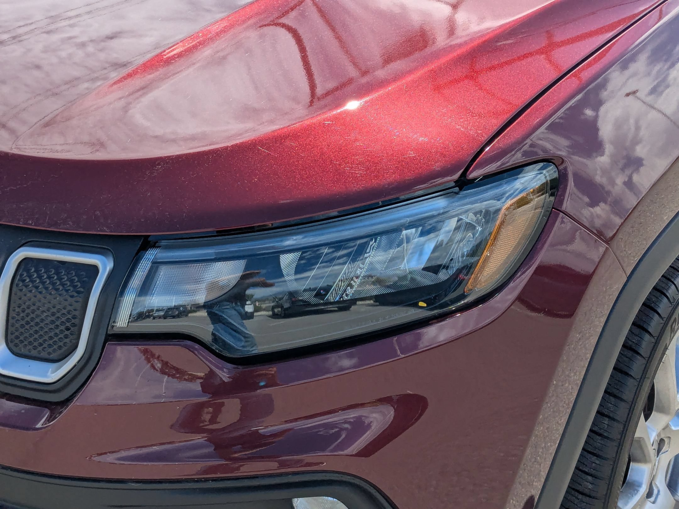 Used 2022 Velvet Red Pearlcoat Jeep Latitude Lux image 11