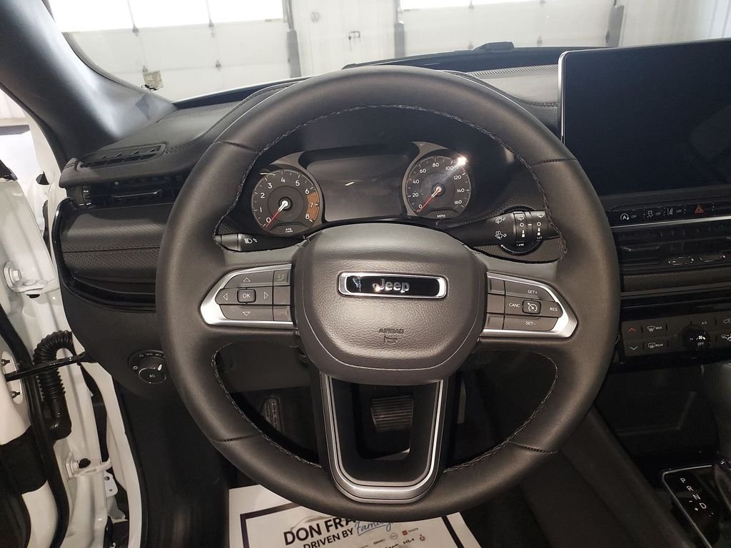 New 2026 White Jeep Latitude image 20