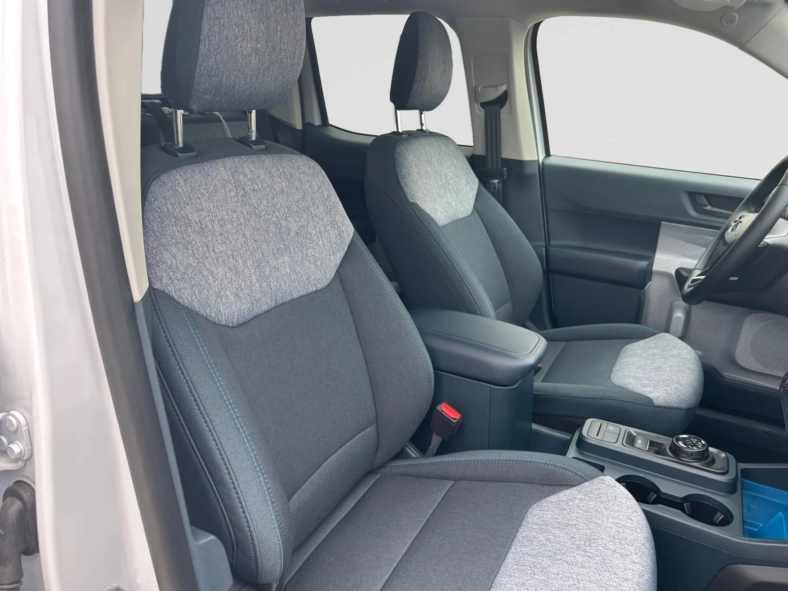 New 2026 Oxford White Ford XLT image 11