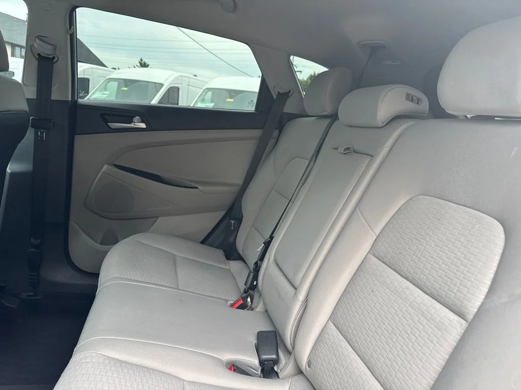 Used 2021 Silver Hyundai SE image 11