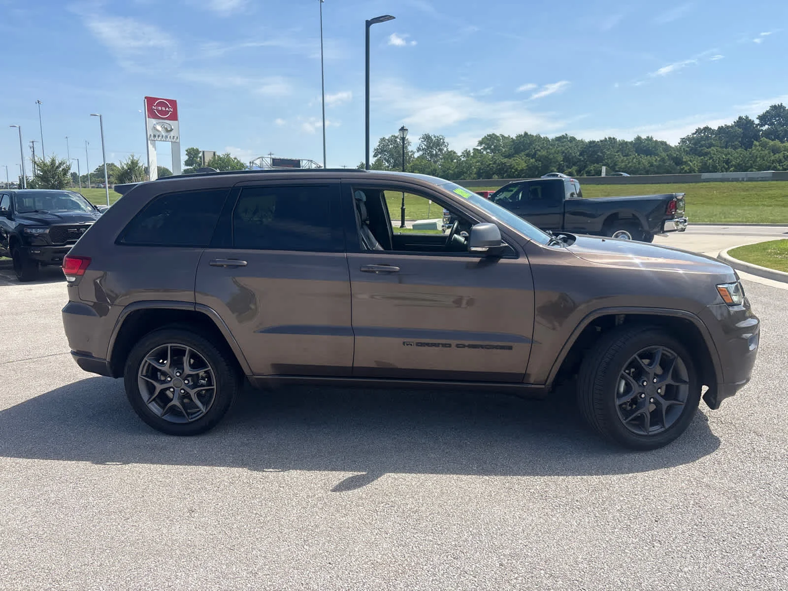 Used 2021 Walnut Brown Metallic Clearcoat Jeep 80th Anniversary image 11