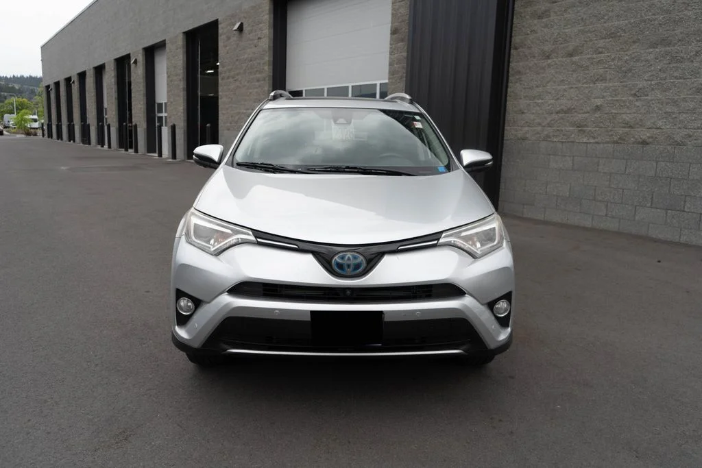 Used 2016 Silver Toyota Limited image 2