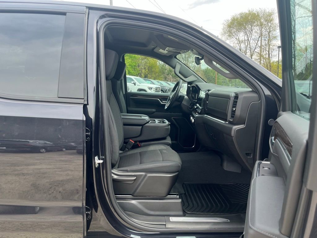 Used 2026 Titanium Rush Metallic GMC Elevation image 34