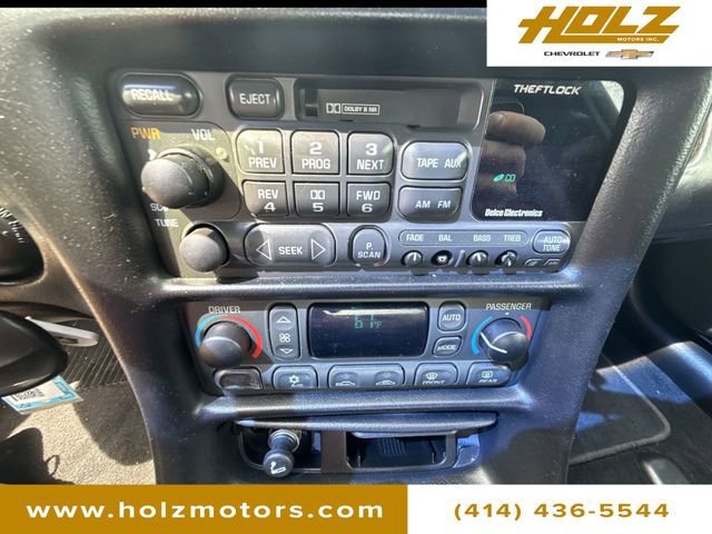 Used 2001 Black Chevrolet 2dr Convertible image 14