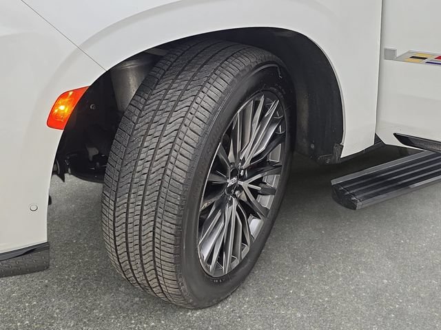 Certified Used 2024 Crystal White Tricoat Cadillac V-Series image 29