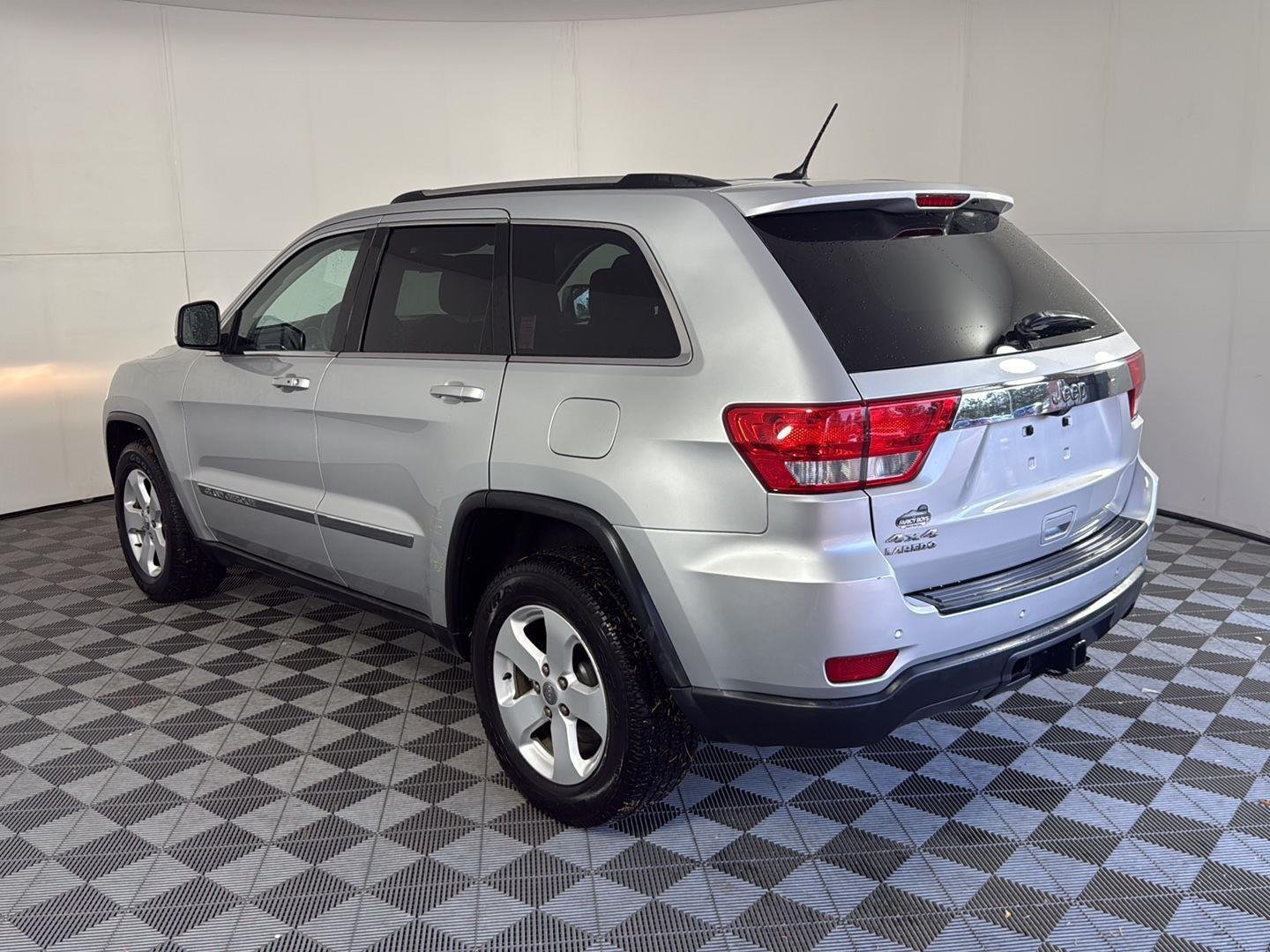 Used 2013 Bright Silver Metallic Jeep Laredo image 6