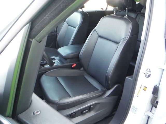 Used 2019 White Volkswagen 3.6L V6 SE image 15