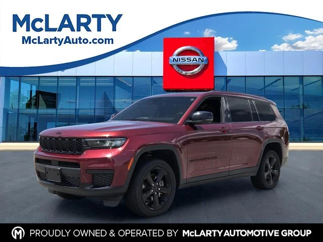 Used 2023 Red Jeep Altitude image 1