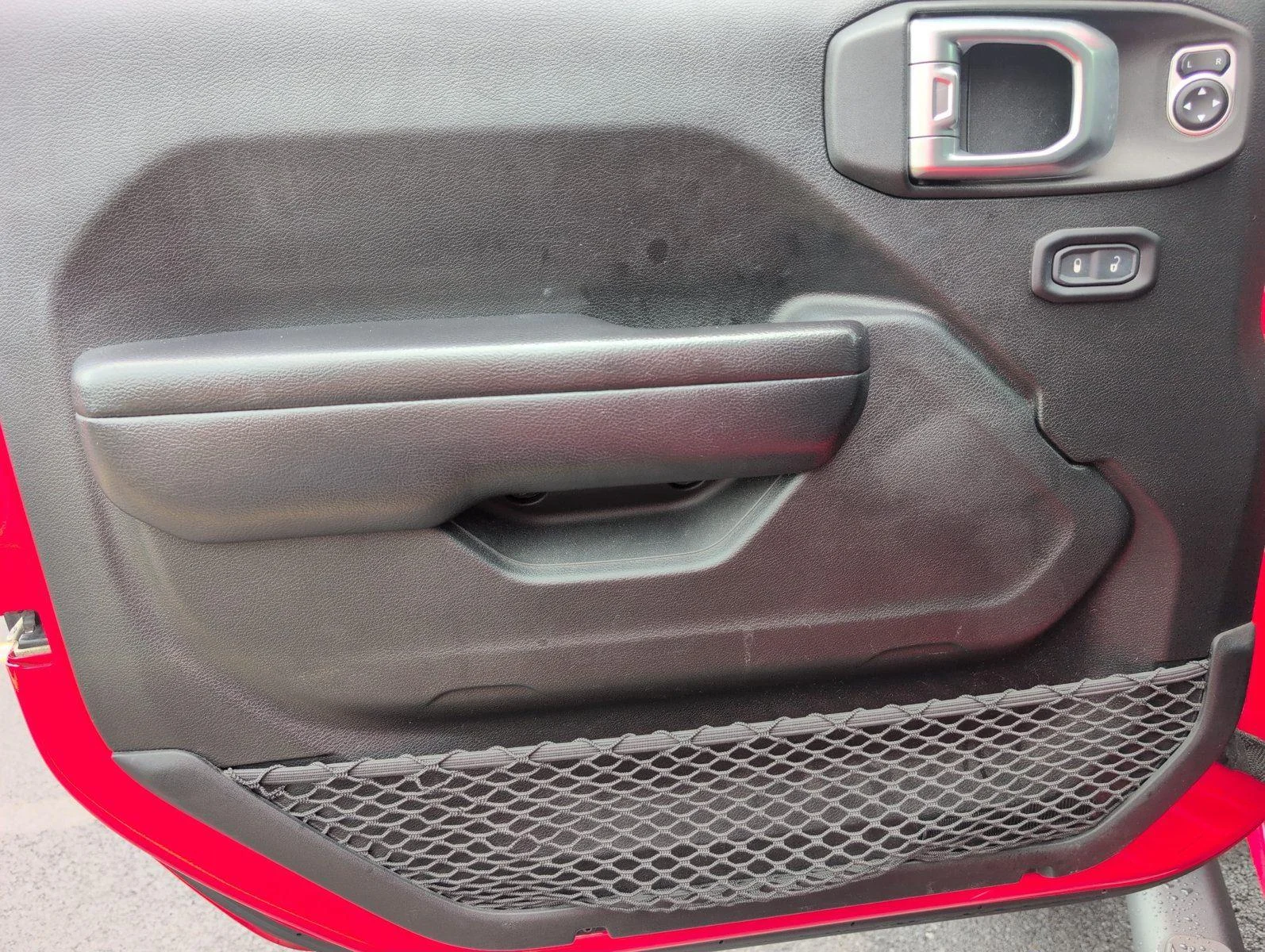 Used 2020 Firecracker Red Clearcoat Jeep Sport S image 18