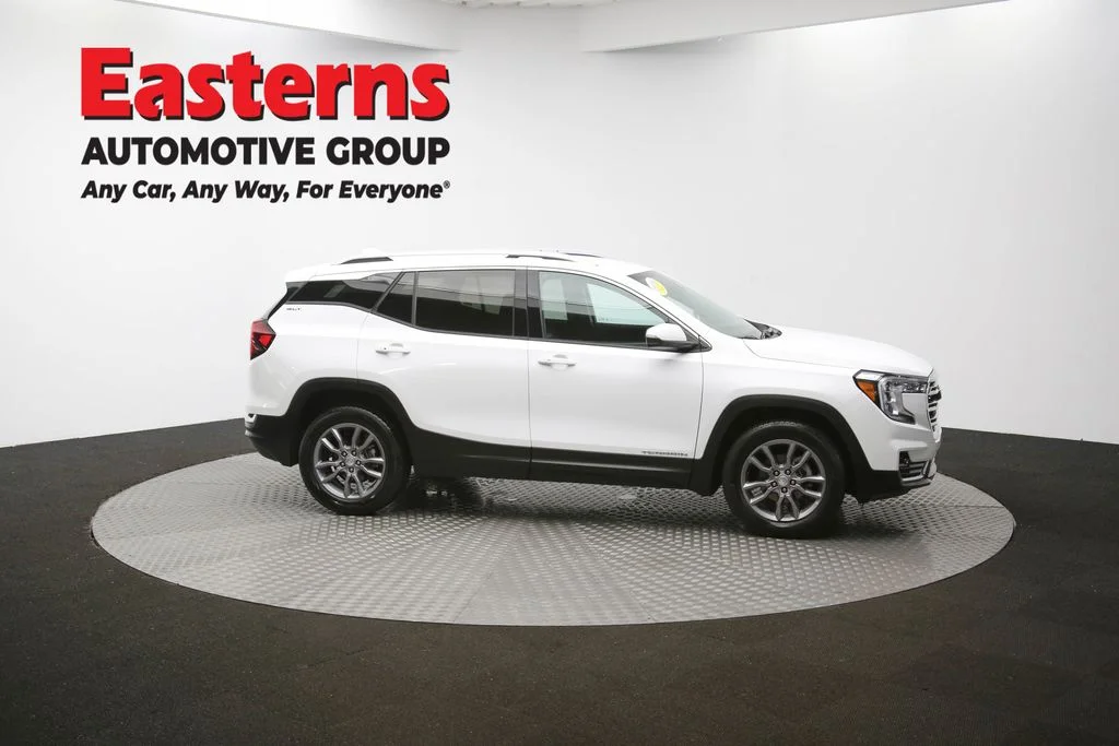 Used 2024 White GMC SLT image 45