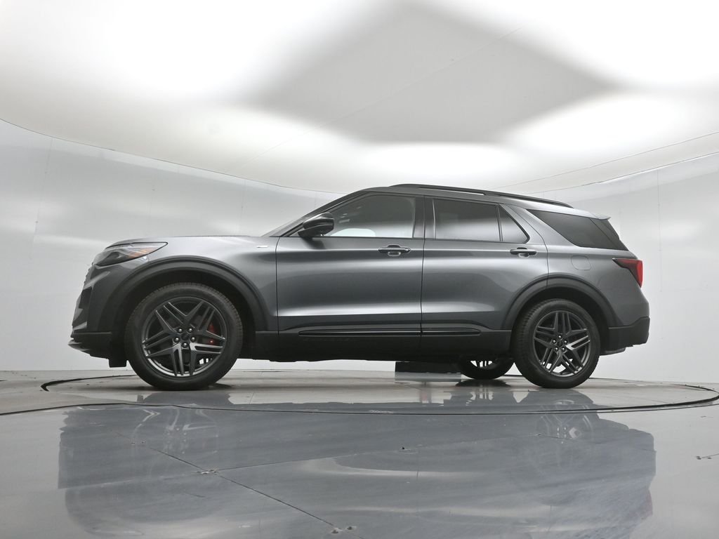 New 2026 Carbonized Gray Metallic Ford ST-Line image 52