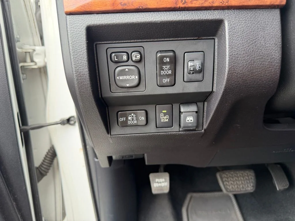 Used 2014 White Toyota 1794 image 17