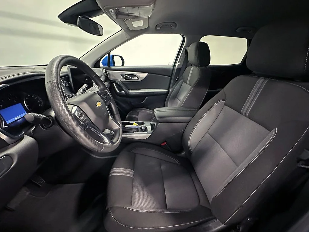 Used 2025 Blue Chevrolet LT image 3
