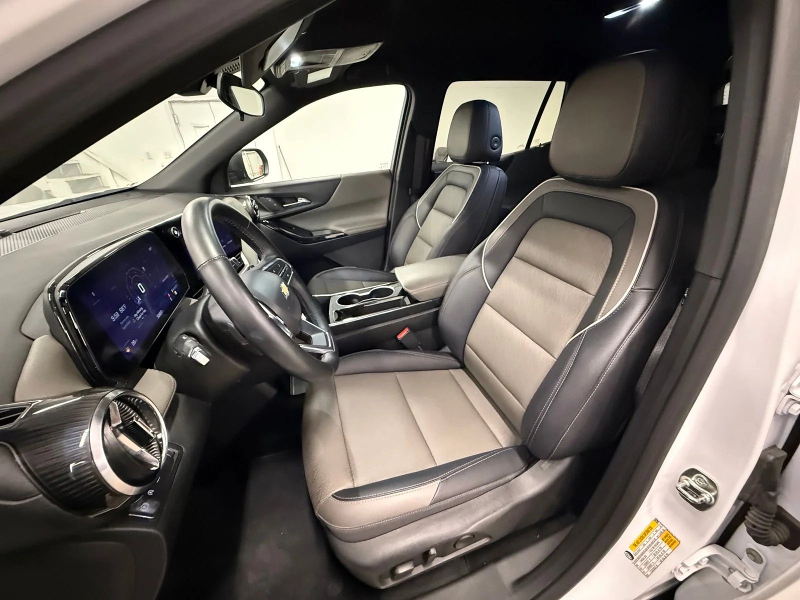 Used 2025 White Chevrolet LT image 20