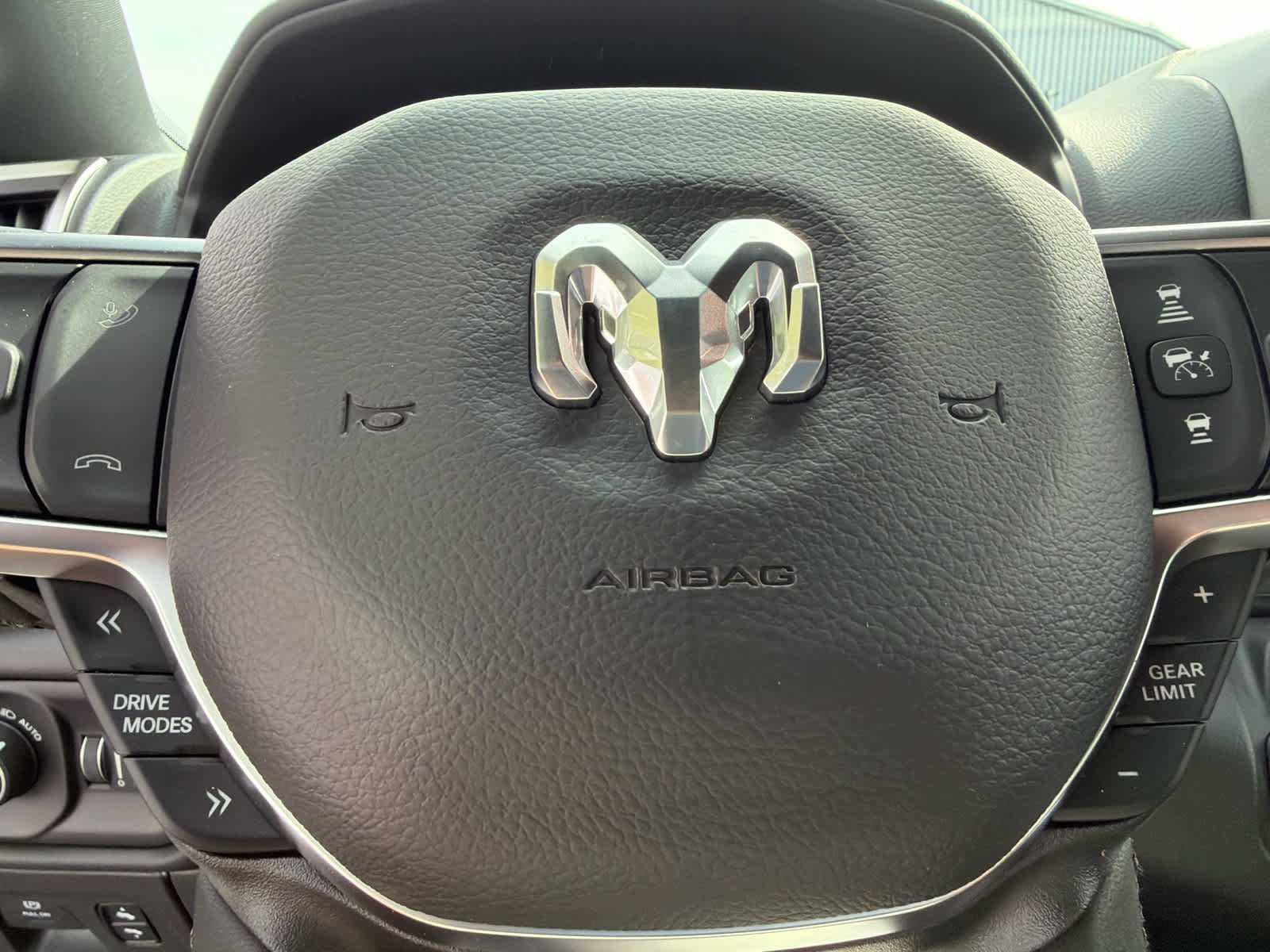 New 2026 Diamond Black Crystal Pearl-Coat Exterior Paint RAM Big Horn image 33