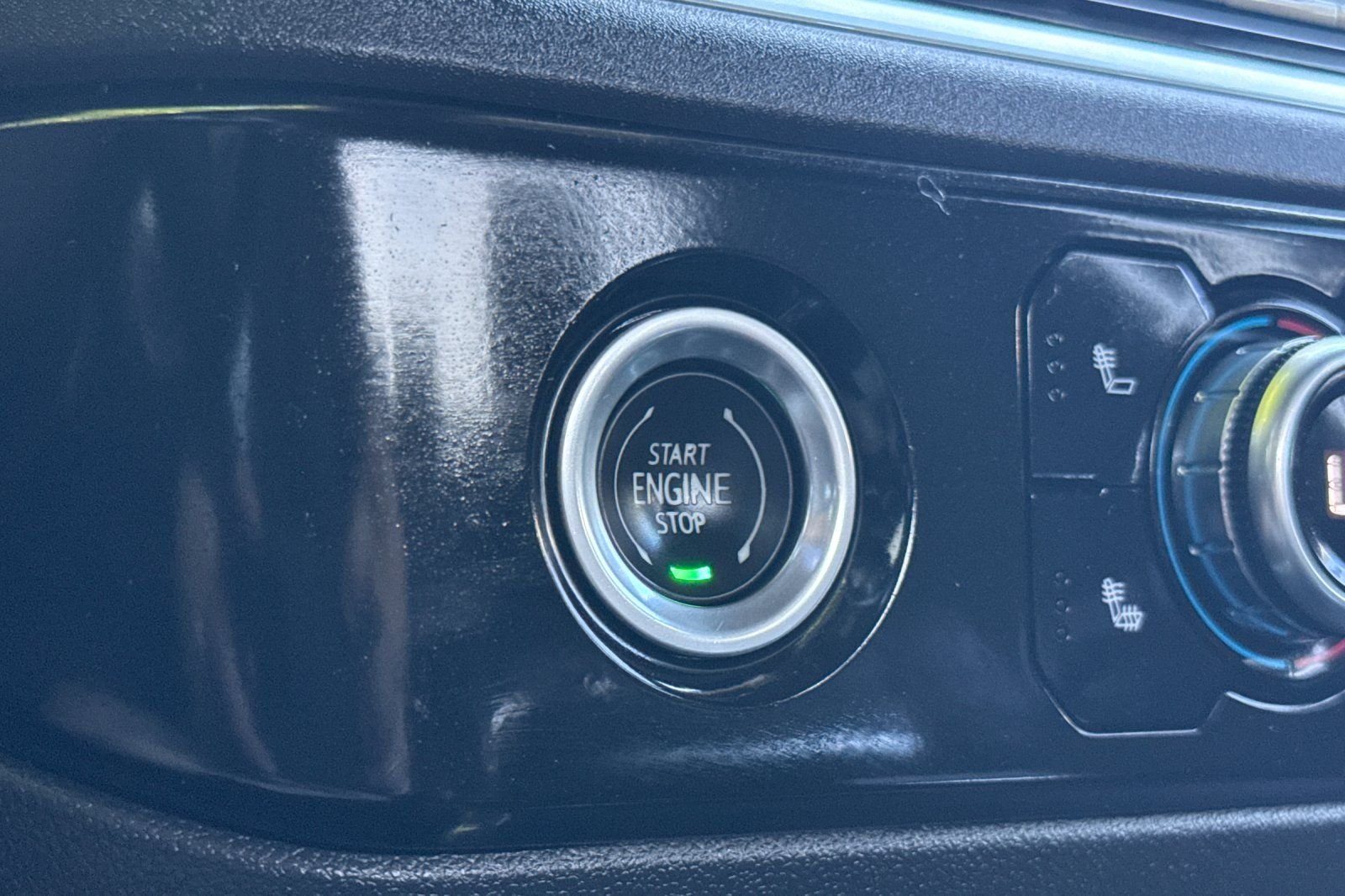 Used 2022 White GMC Elevation image 20