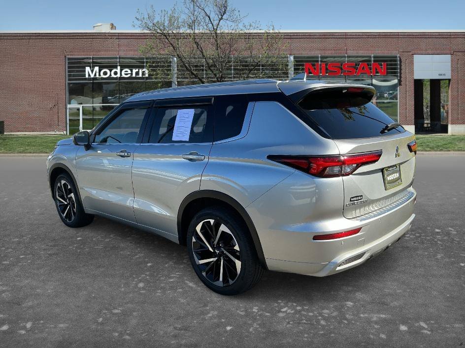 Used 2022 Silver Mitsubishi SEL image 2