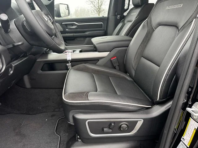 New 2026 Diamond Black Crystal Pearl-Coat Exterior Paint RAM LARAMIE image 22