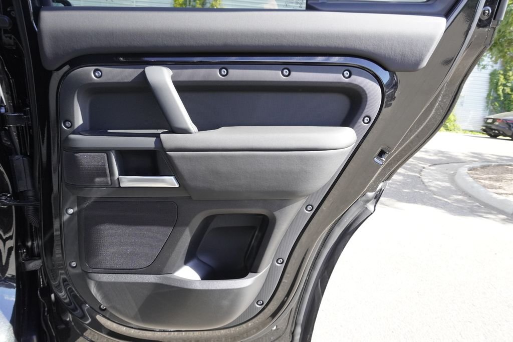 New 2026 Santorini Black Land Rover S image 25