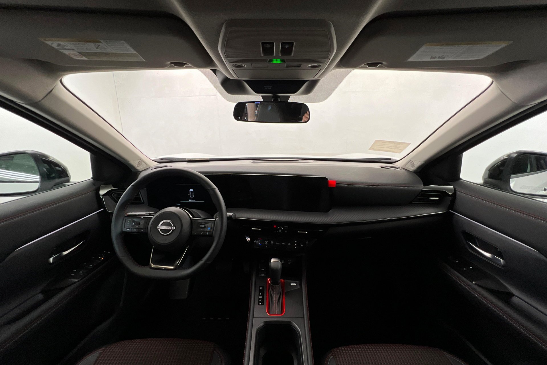 New 2026 Aspen White TriCoat / Super Black Two-tone Nissan SR image 10