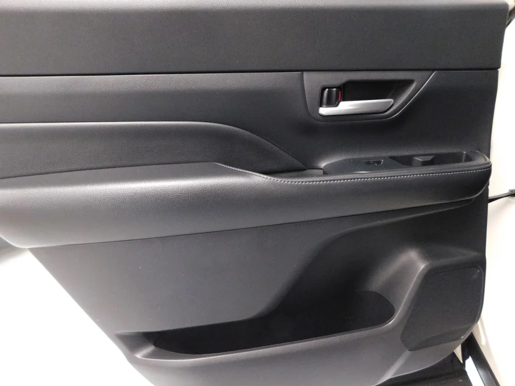 Used 2024 Cream Toyota XLE image 38