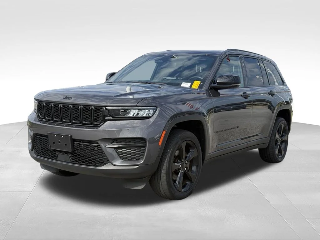 Used 2023 Gray Jeep Altitude X image 1
