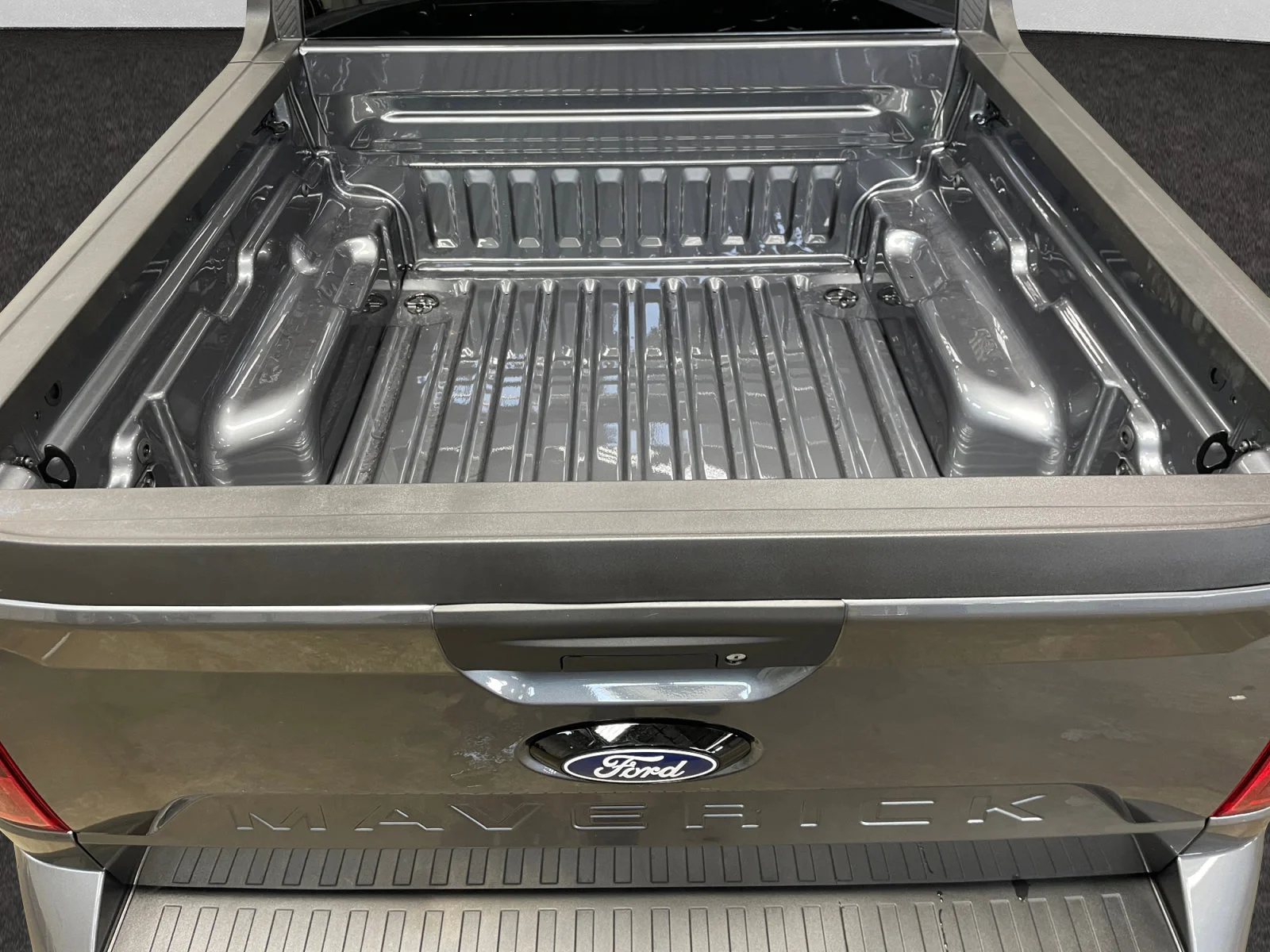 New 2026 Carbonized Grey Metallic Ford Lobo Standard image 10