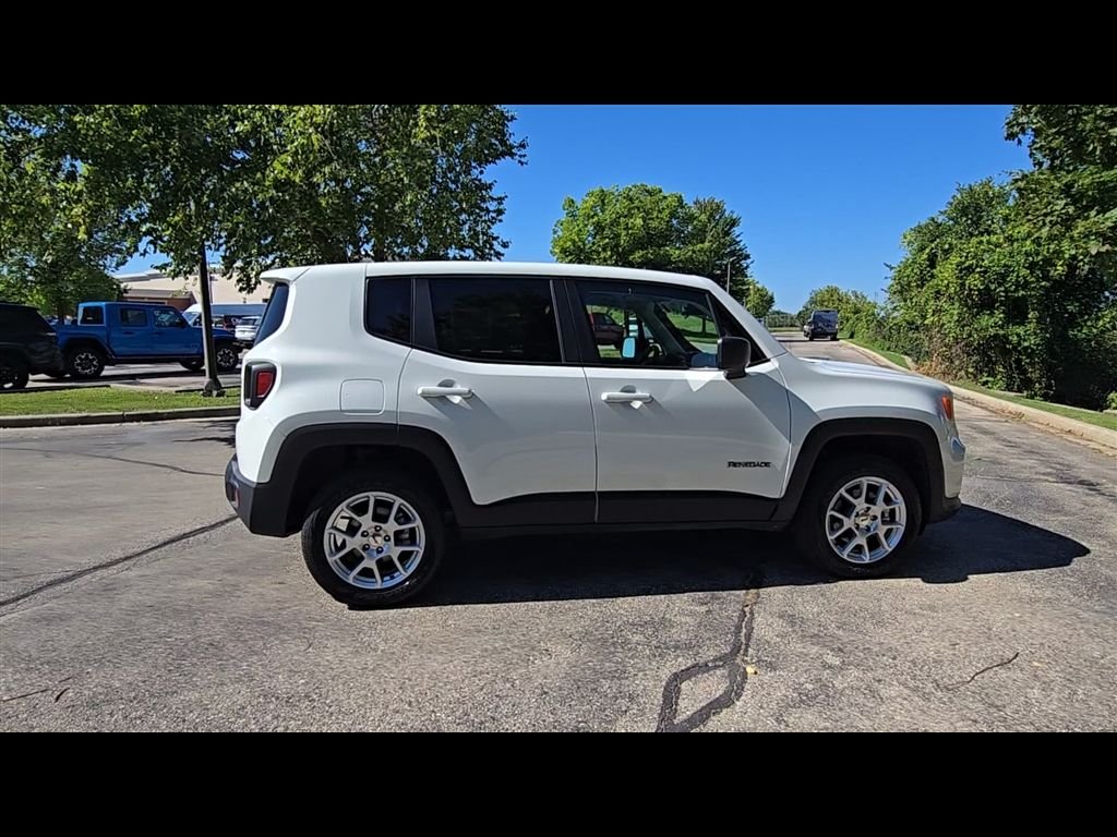Certified Used 2023 White Jeep Latitude image 8