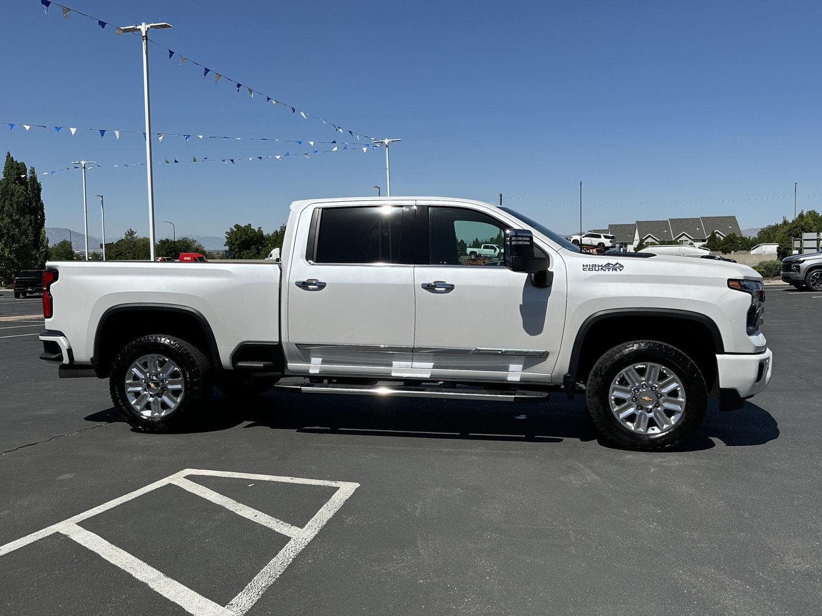 Certified Used 2025 Iridescent Pearl Tricoat Chevrolet High Country image 7