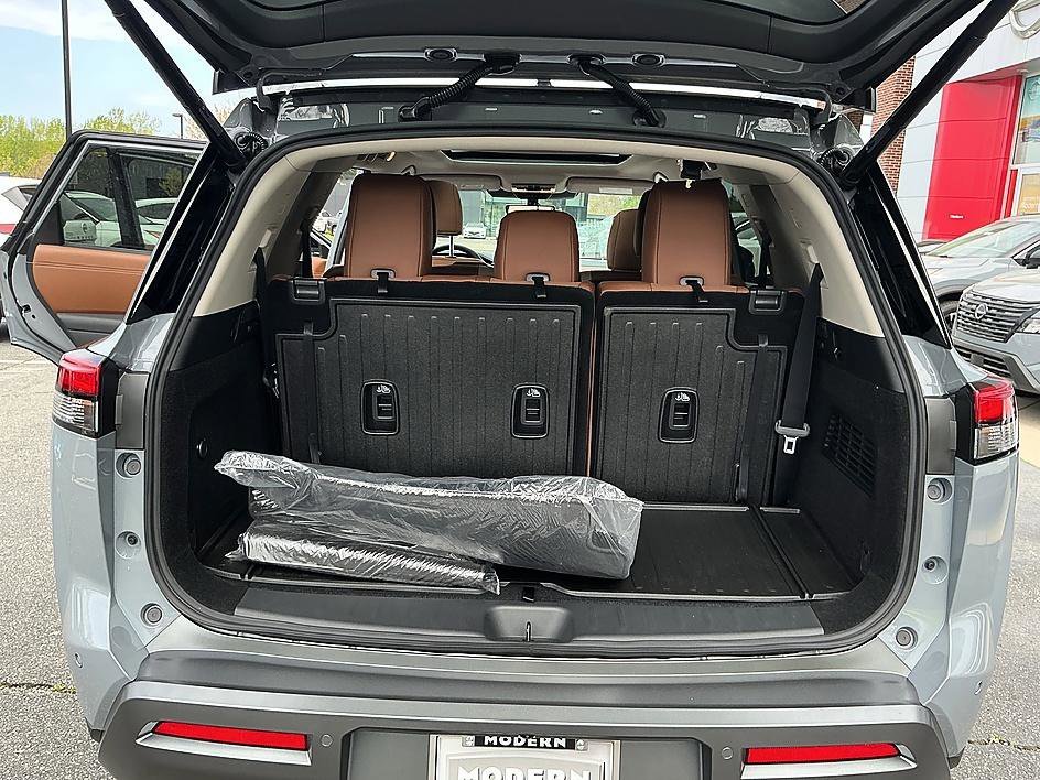 New 2026 Boulder Gray Pearl/Super Black Nissan Platinum image 27