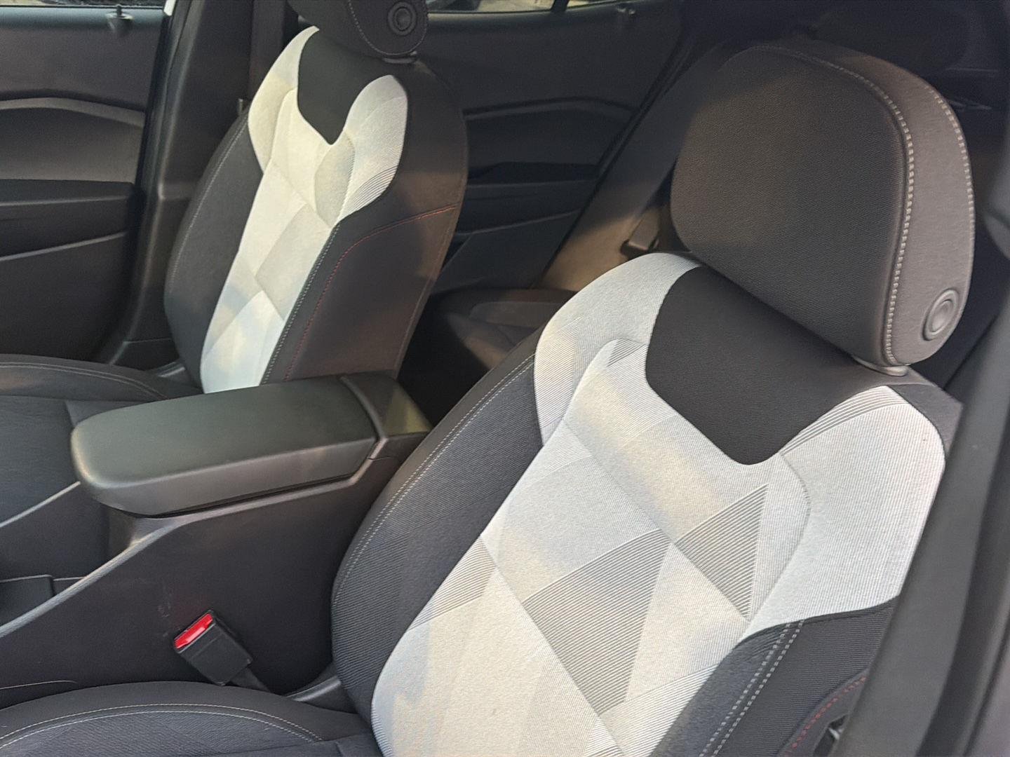 Used 2025 Summit White Chevrolet 1RS image 28