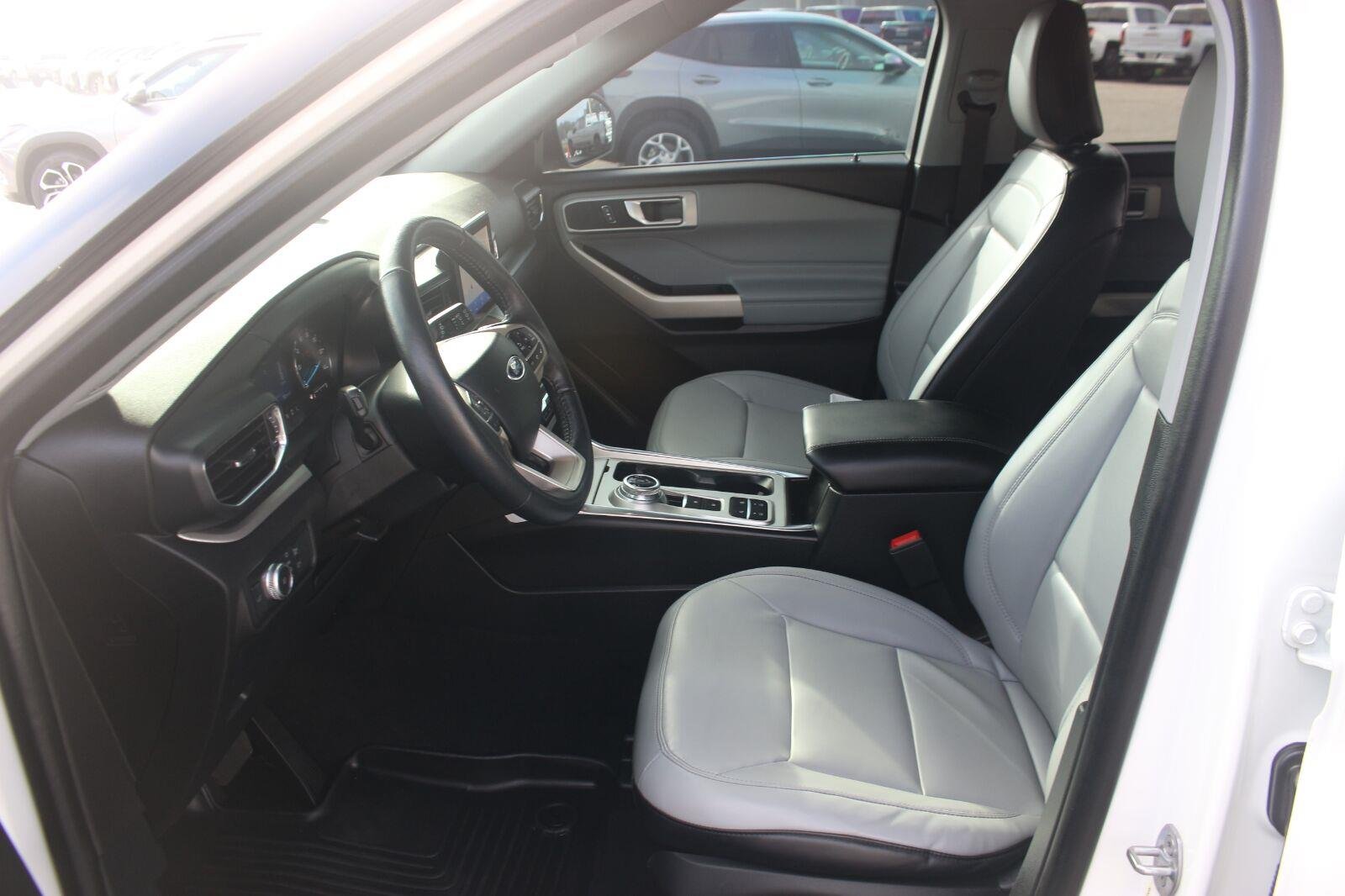 Used 2021 Star White Metallic Tri-Coat Ford XLT image 16