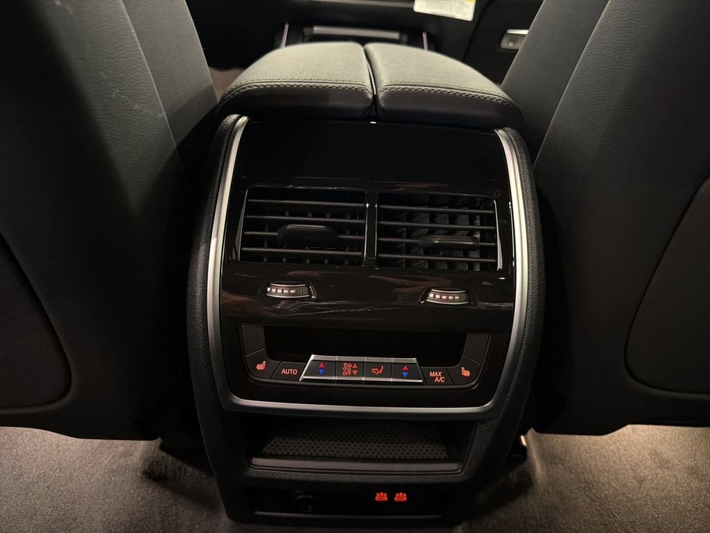 New 2027 Mineral White Metallic BMW xDrive40i image 18