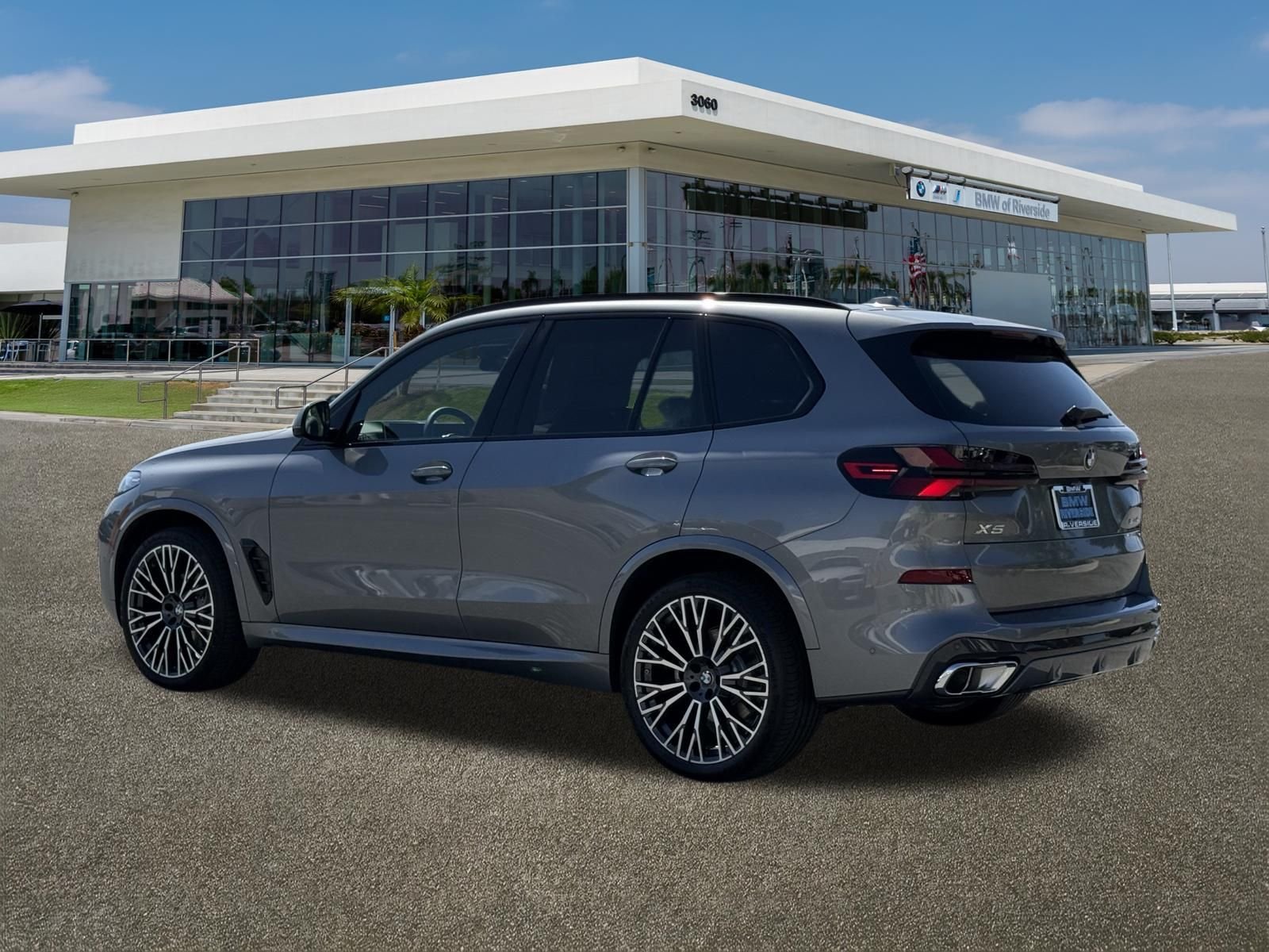 New 2026 Skyscraper Grey Metallic BMW sDrive40i image 8