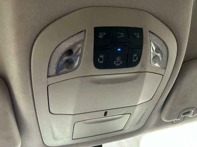 Used 2023 White Chrysler Touring L image 18