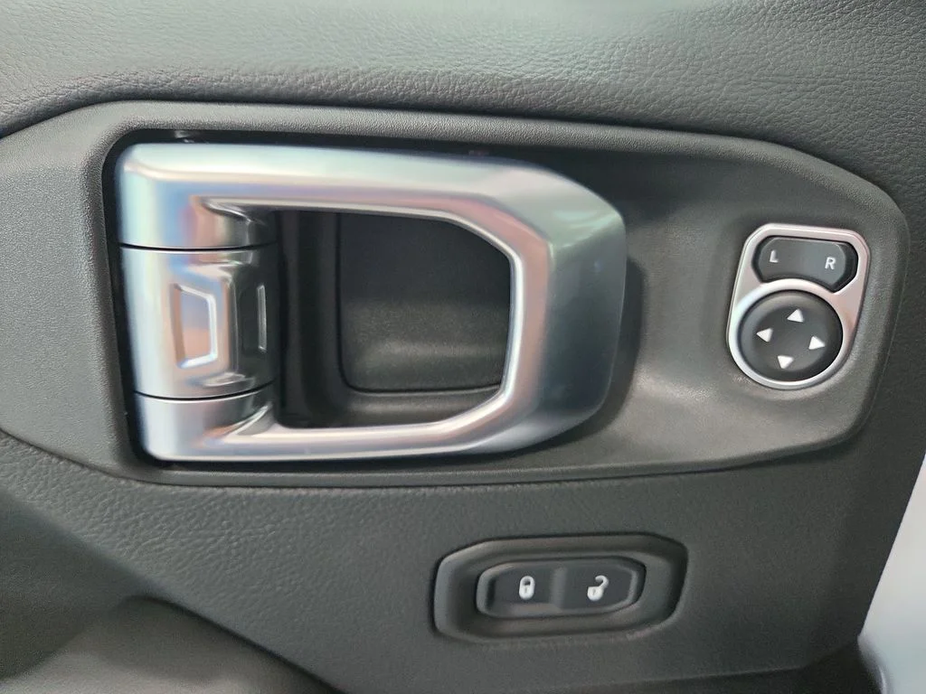 New 2026 Bright White Clearcoat Jeep  image 29