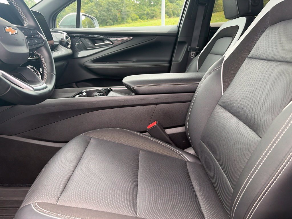 Used 2024 Sterling Gray Metallic Chevrolet LT image 17