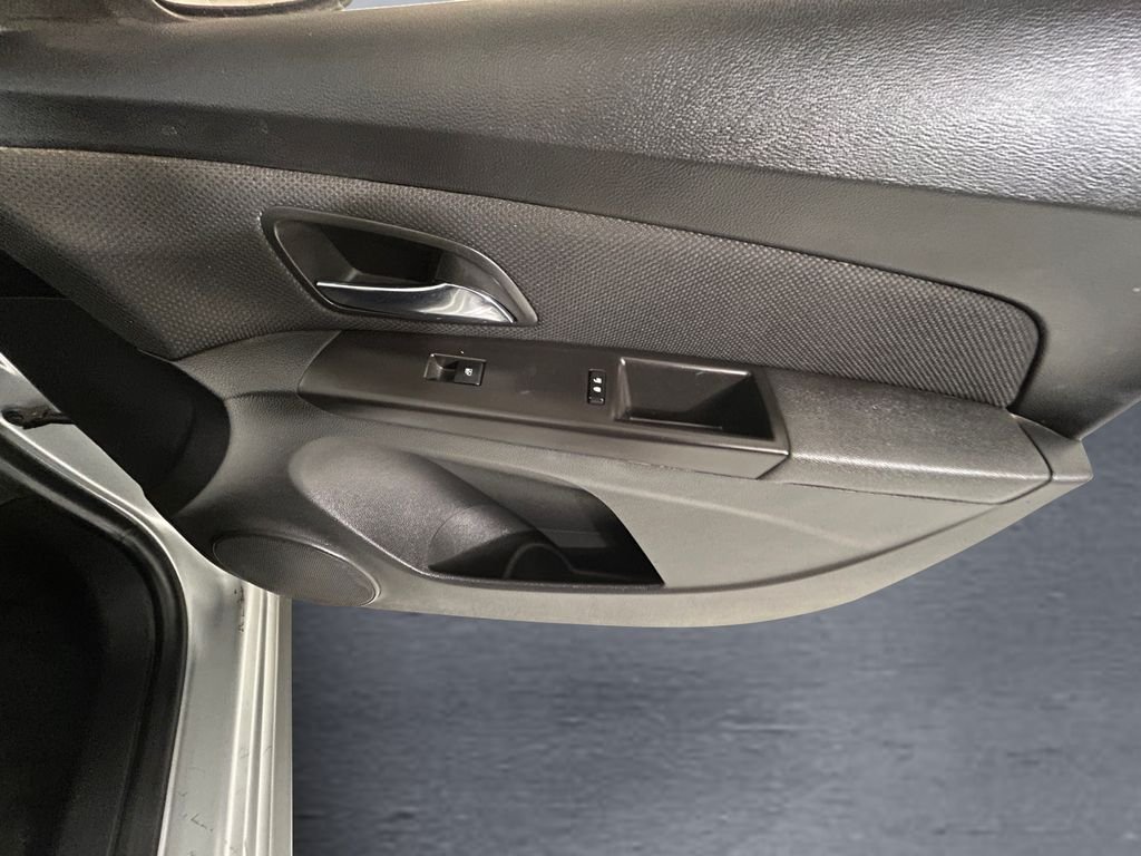 Used 2015 Silver Chevrolet 2LT image 15