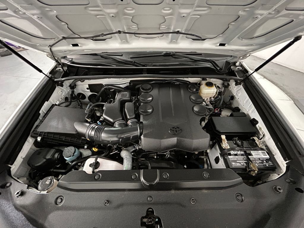 Used 2014 White Toyota SR5 image 21