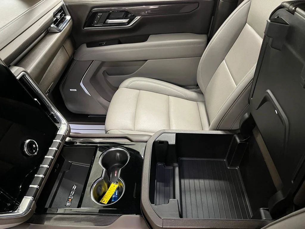 Used 2025 White GMC Elevation image 39