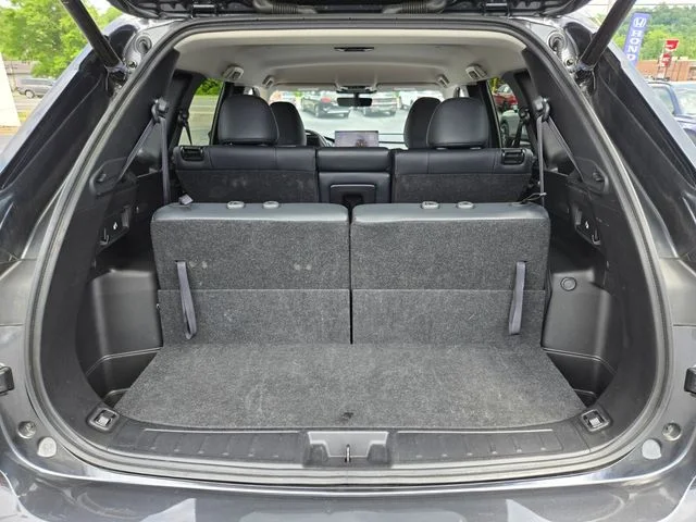 Used 2025 Gray Mitsubishi SE image 17